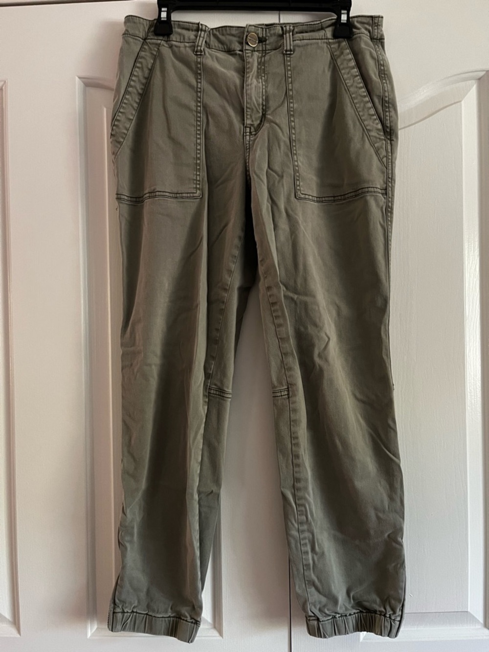 Sanctuary Olive Cargo Pants with Elastic Cuffs